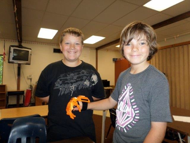 Rail Road Flat Elementary School Uses Their 3D Printer to Make a Prosthetic Hand