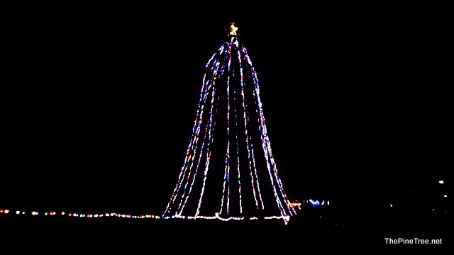 Avery Has Its Community Christmas Tree For 2016