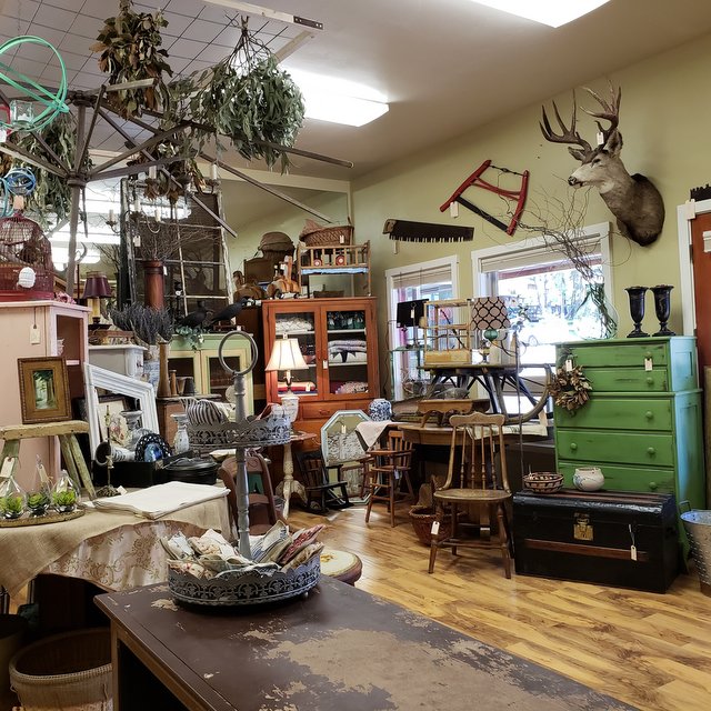Get Your Home Ready for the Holidays at Peddlers Market