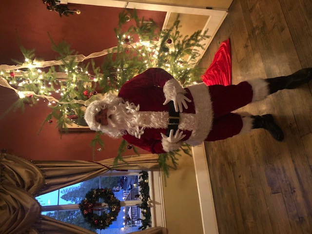 Visit With Santa at the Murphys Hotel This Friday, Dec. 4th, 2020!