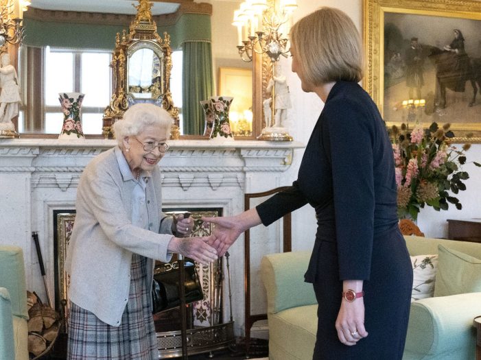 The Queen asks Mary Truss to Become Prime Minister & Form a New UK Administration